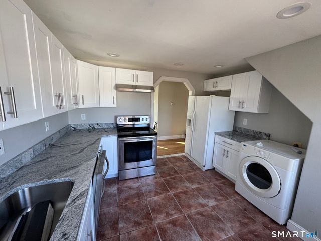 217 Park Road 3rd FL, West Hartford, CT 06119