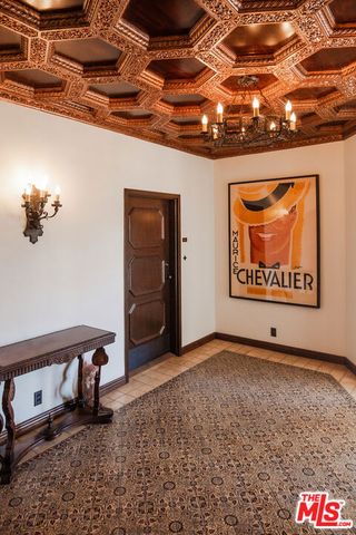 1302 Sweetzer Avenue 401, West Hollywood, CA 90046