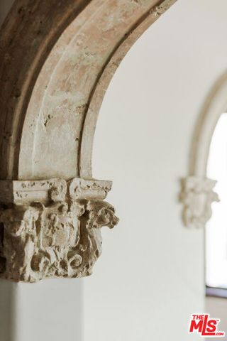 1302 Sweetzer Avenue 401, West Hollywood, CA 90046