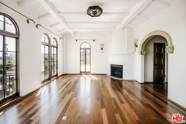 1302 Sweetzer Avenue 401, West Hollywood, CA 90046