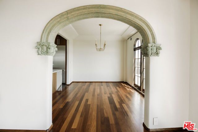 1302 Sweetzer Avenue 401, West Hollywood, CA 90046