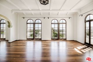 1302 Sweetzer Avenue 401, West Hollywood, CA 90046