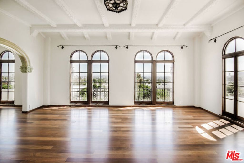 1302 Sweetzer Avenue 401, West Hollywood, CA 90046