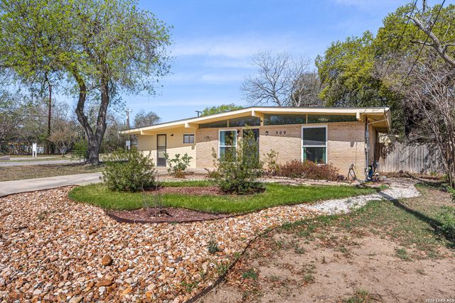 309 North Blvd, Universal City, TX 78148