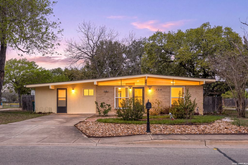 309 North Blvd, Universal City, TX 78148