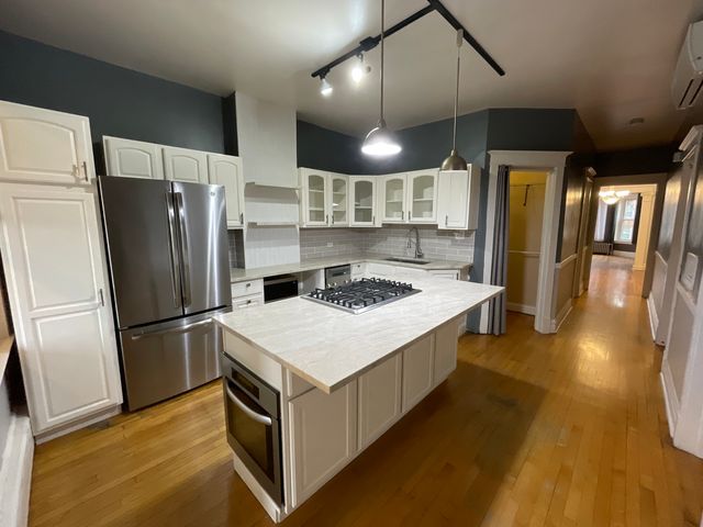2329 N Sacramento Avenue, Chicago, IL 60647