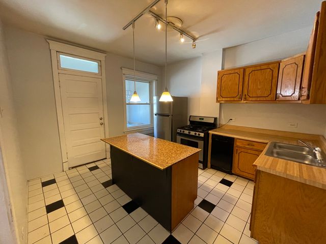 2329 N Sacramento Avenue, Chicago, IL 60647