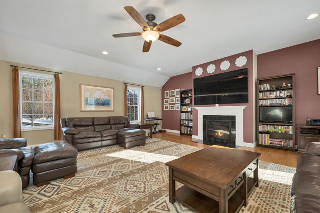 4 Heron Drive, Litchfield, NH 03052