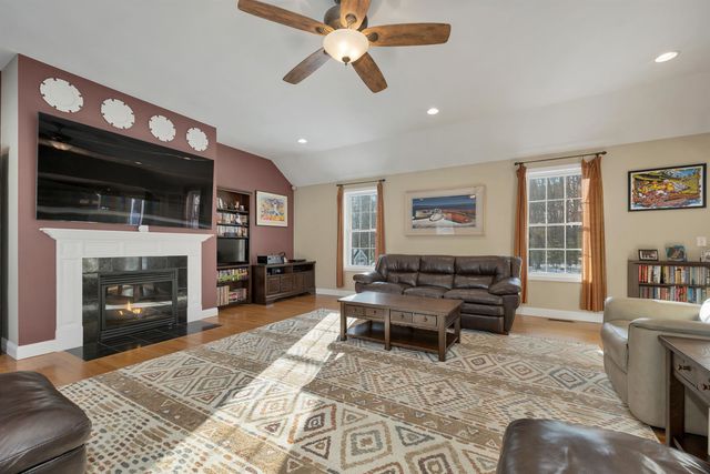 4 Heron Drive, Litchfield, NH 03052