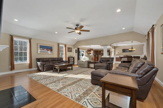 4 Heron Drive, Litchfield, NH 03052