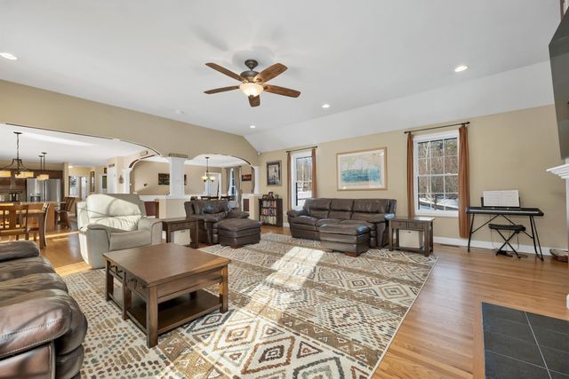 4 Heron Drive, Litchfield, NH 03052