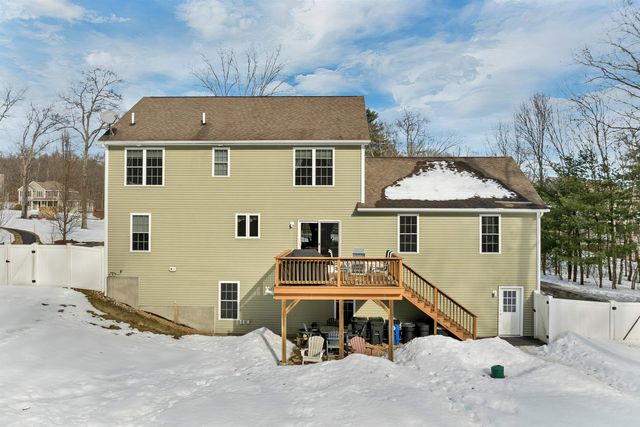 4 Heron Drive, Litchfield, NH 03052