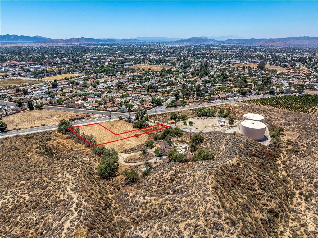 Image 3 of property listing at 1 Park Avenue, San Jacinto, CA 92583