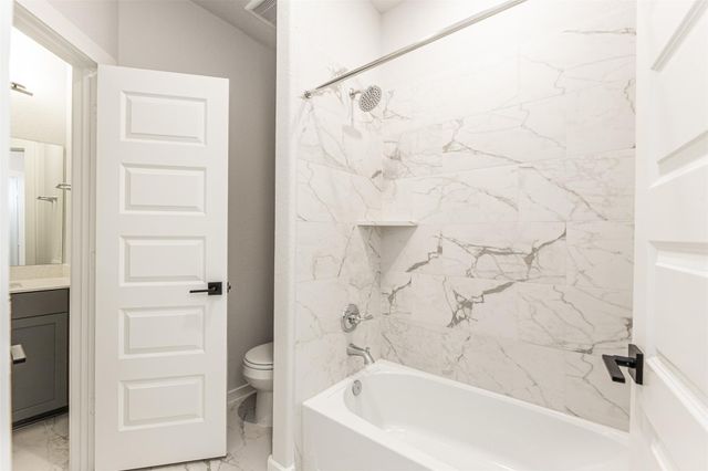 1735 Rustling Creek Drive, Missouri City, TX 77459