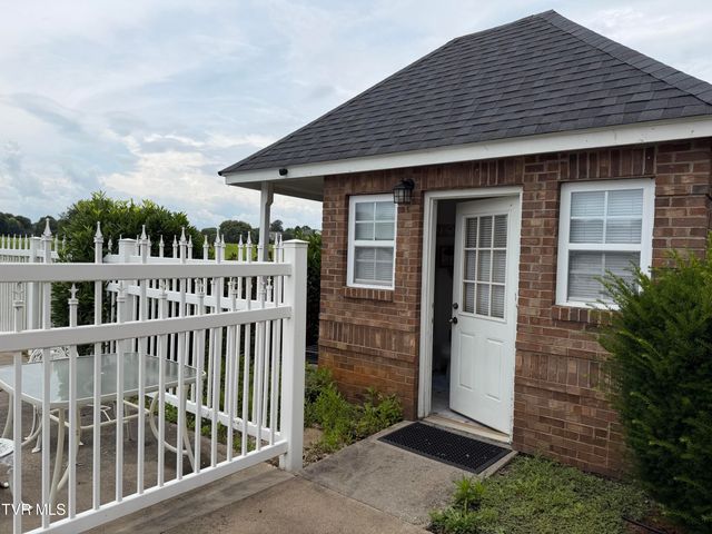 522 Waterstone Circle, Greeneville, TN 37745