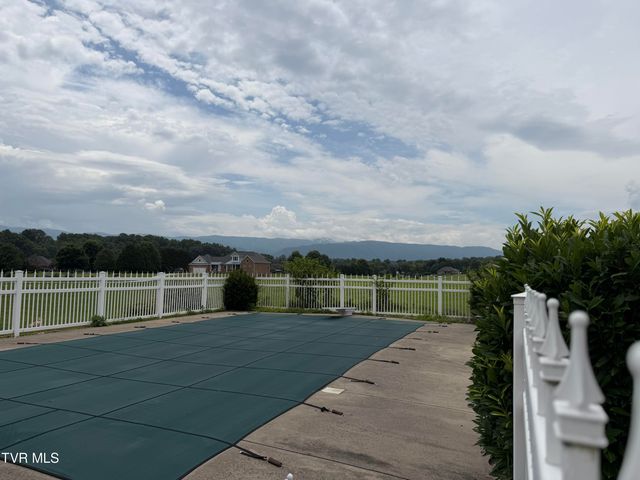 522 Waterstone Circle, Greeneville, TN 37745