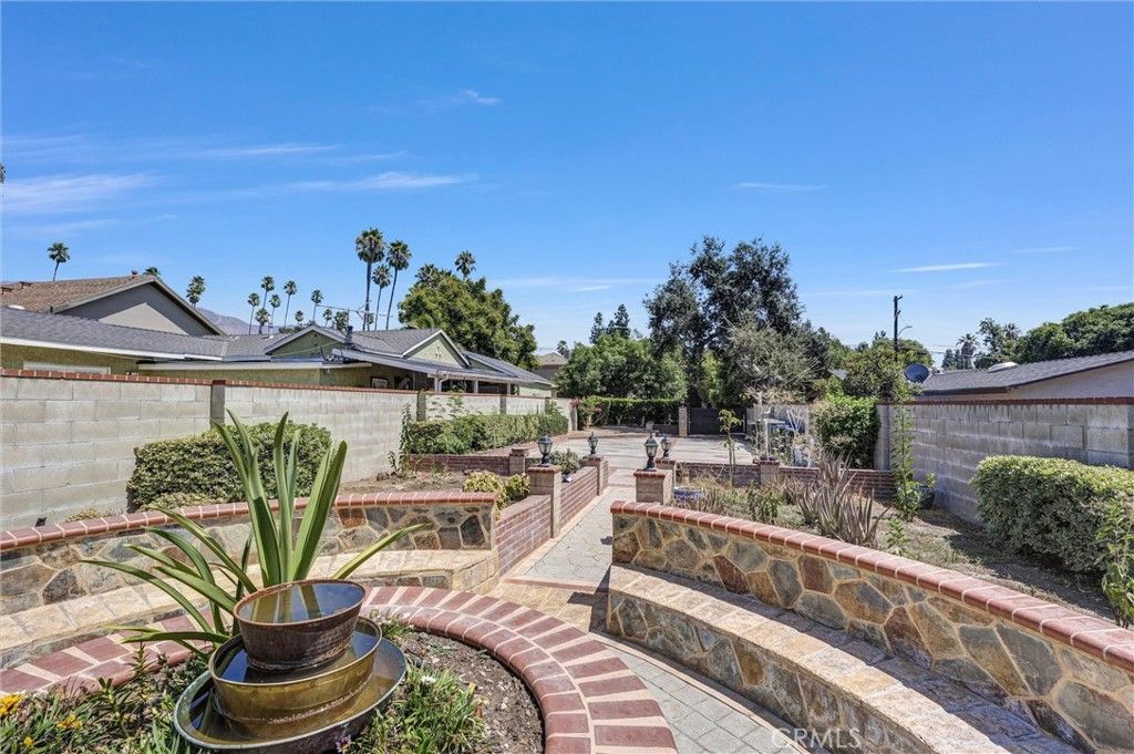 Image 8 of property listing at 1325 Glen, Pasadena, CA 91103