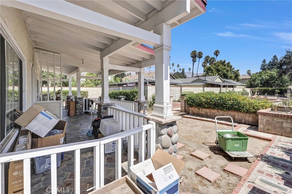 Image 9 of property listing at 1325 Glen, Pasadena, CA 91103