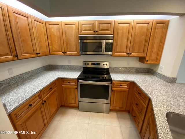 8562 STURBRIDGE Circle W, Jacksonville, FL 32244