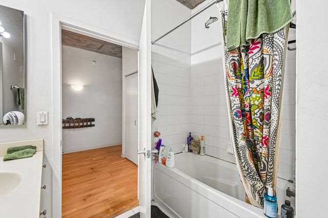 807 Davis Street 314, Evanston, IL 60201