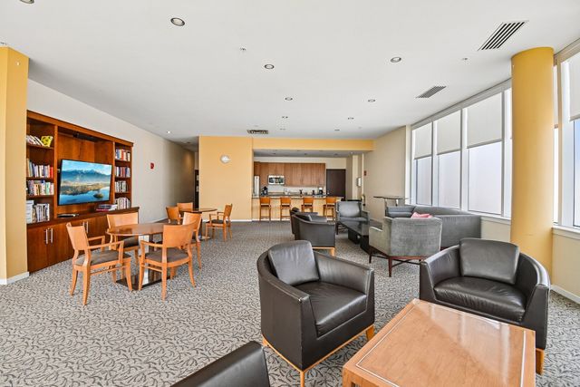 807 Davis Street 314, Evanston, IL 60201