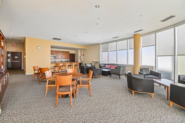 807 Davis Street 314, Evanston, IL 60201