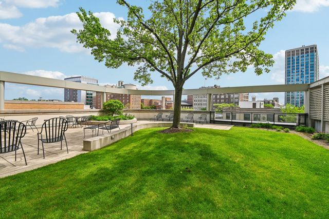 807 Davis Street 314, Evanston, IL 60201