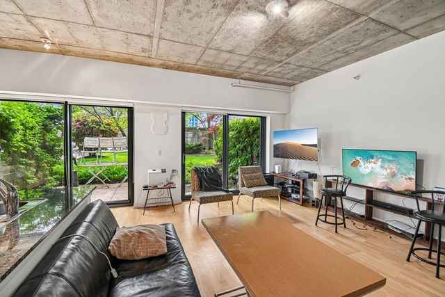 807 Davis Street 314, Evanston, IL 60201