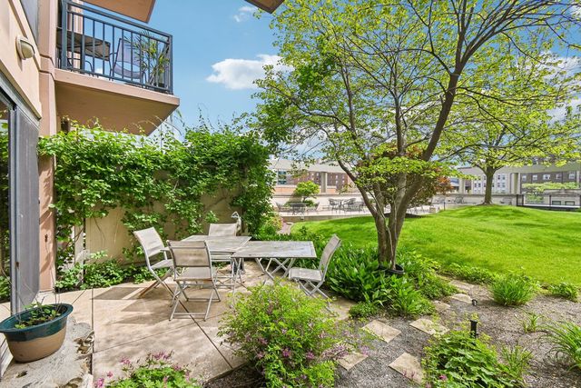 807 Davis Street 314, Evanston, IL 60201