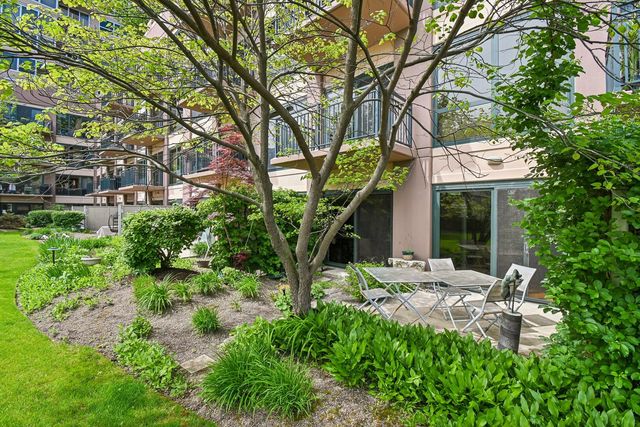 807 Davis Street 314, Evanston, IL 60201