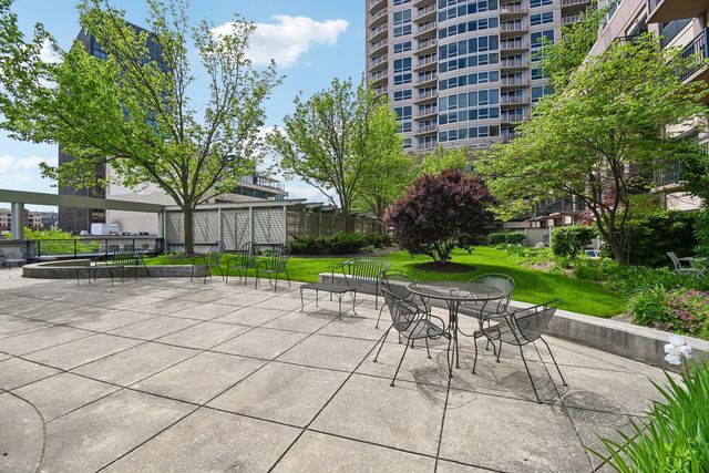807 Davis Street 314, Evanston, IL 60201
