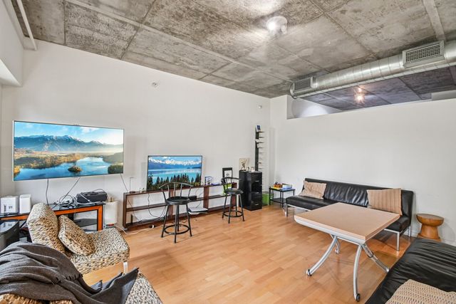 807 Davis Street 314, Evanston, IL 60201