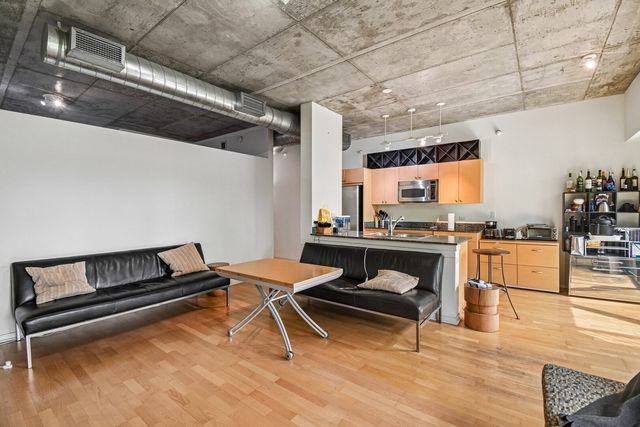 807 Davis Street 314, Evanston, IL 60201