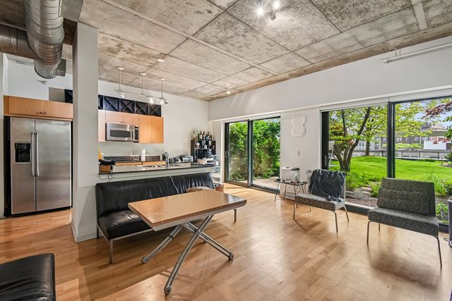 807 Davis Street 314, Evanston, IL 60201