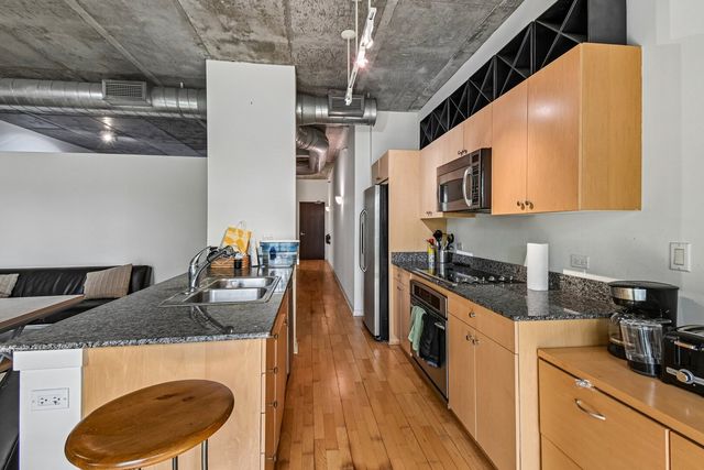 807 Davis Street 314, Evanston, IL 60201