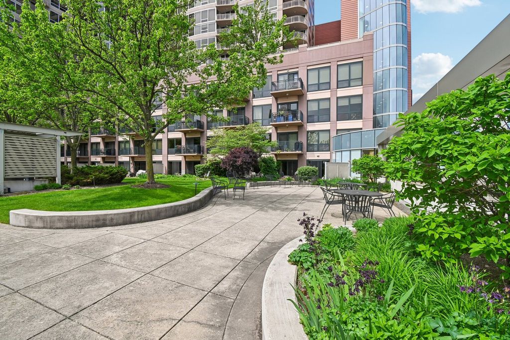 807 Davis Street 314, Evanston, IL 60201