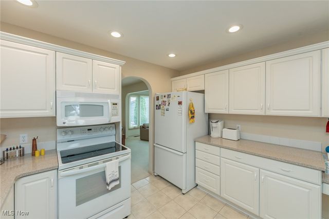 2154 Prestwick Drive, Green, OH 44685