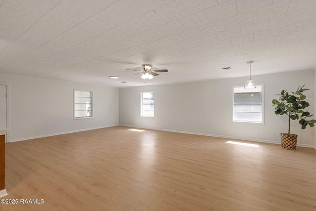 711 N Deshotels Avenue Avenue, Kaplan, LA 70548