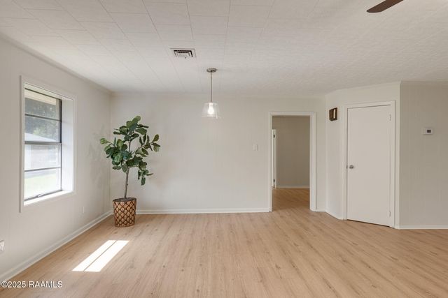 711 N Deshotels Avenue Avenue, Kaplan, LA 70548