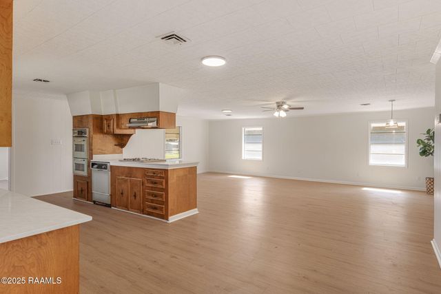 711 N Deshotels Avenue Avenue, Kaplan, LA 70548