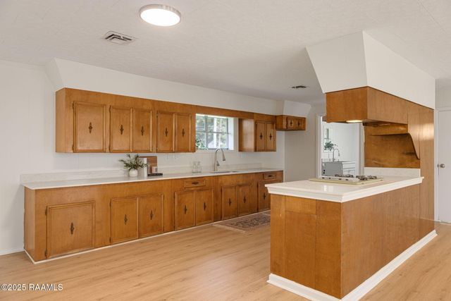 711 N Deshotels Avenue Avenue, Kaplan, LA 70548