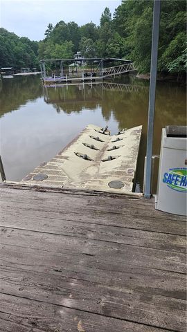 147 W Waters Edge Lane, West Union, SC 29696