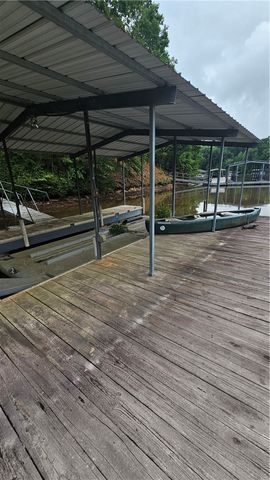 147 W Waters Edge Lane, West Union, SC 29696