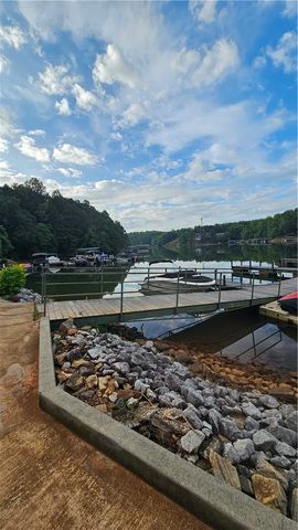 147 W Waters Edge Lane, West Union, SC 29696