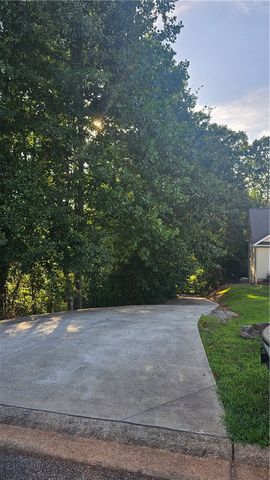 147 W Waters Edge Lane, West Union, SC 29696