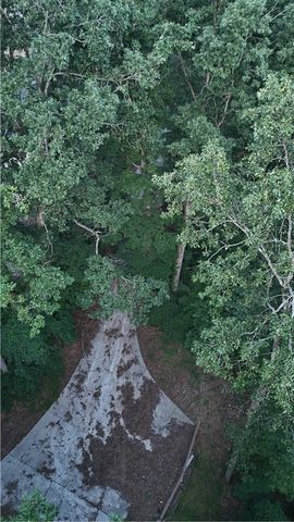147 W Waters Edge Lane, West Union, SC 29696