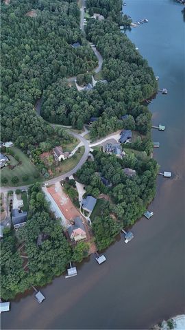 147 W Waters Edge Lane, West Union, SC 29696