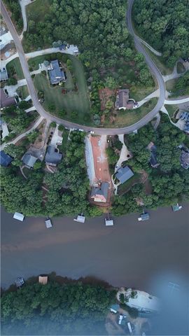 147 W Waters Edge Lane, West Union, SC 29696
