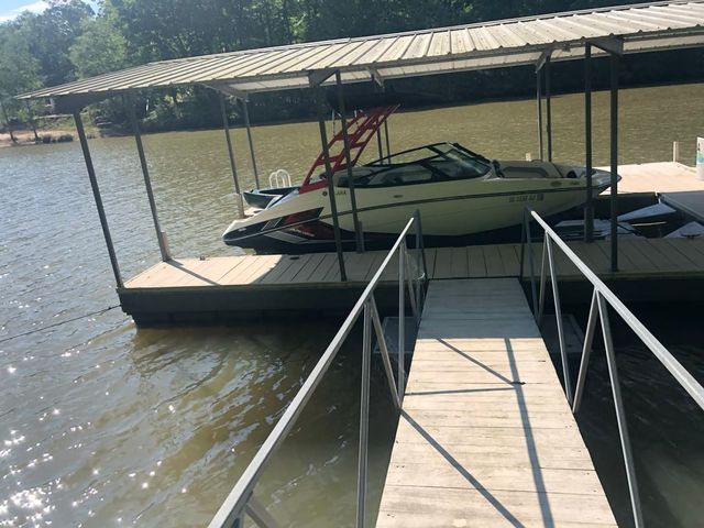 147 W Waters Edge Lane, West Union, SC 29696