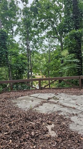 147 W Waters Edge Lane, West Union, SC 29696